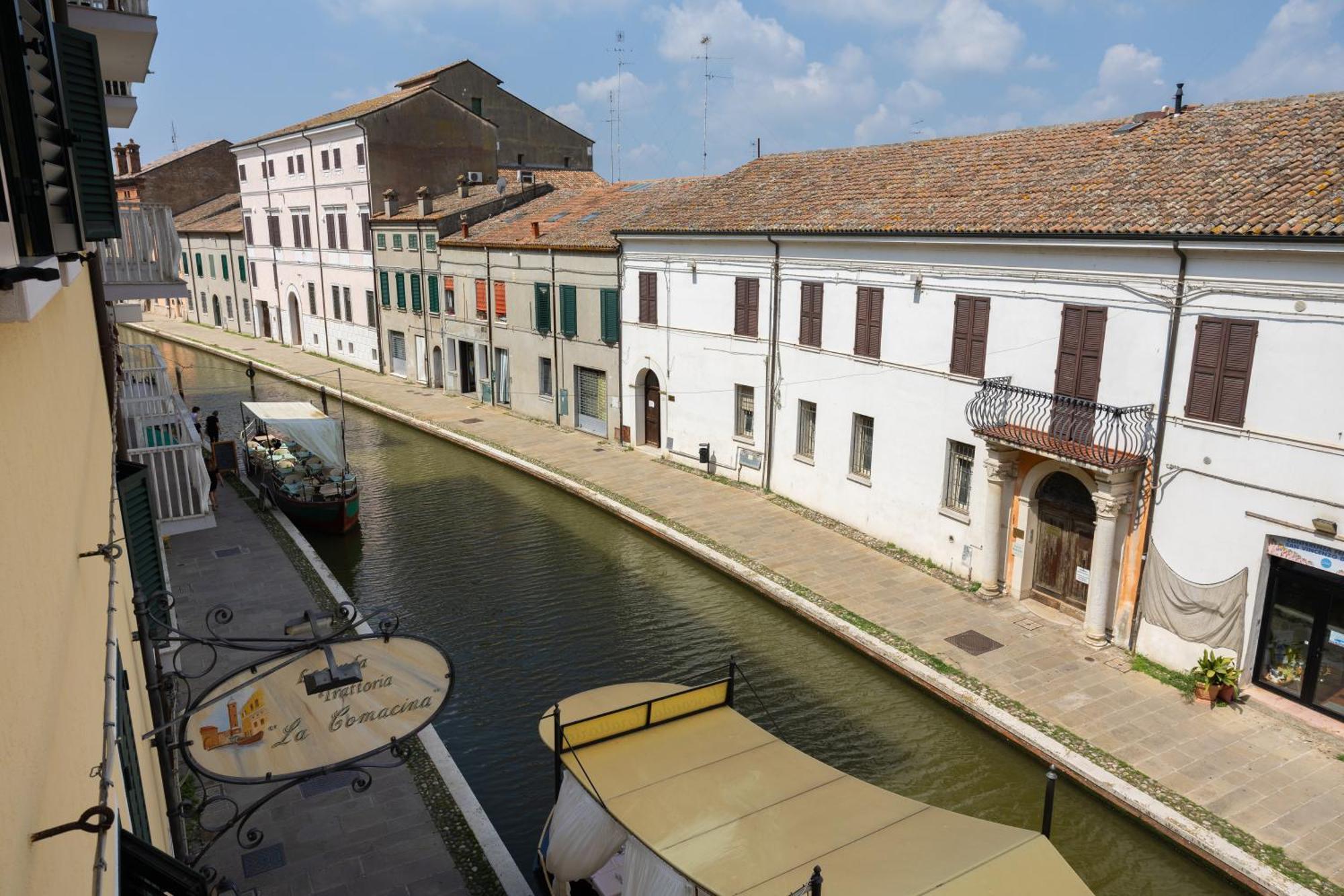 Locanda La Comacina Hotel Comacchio Exterior photo