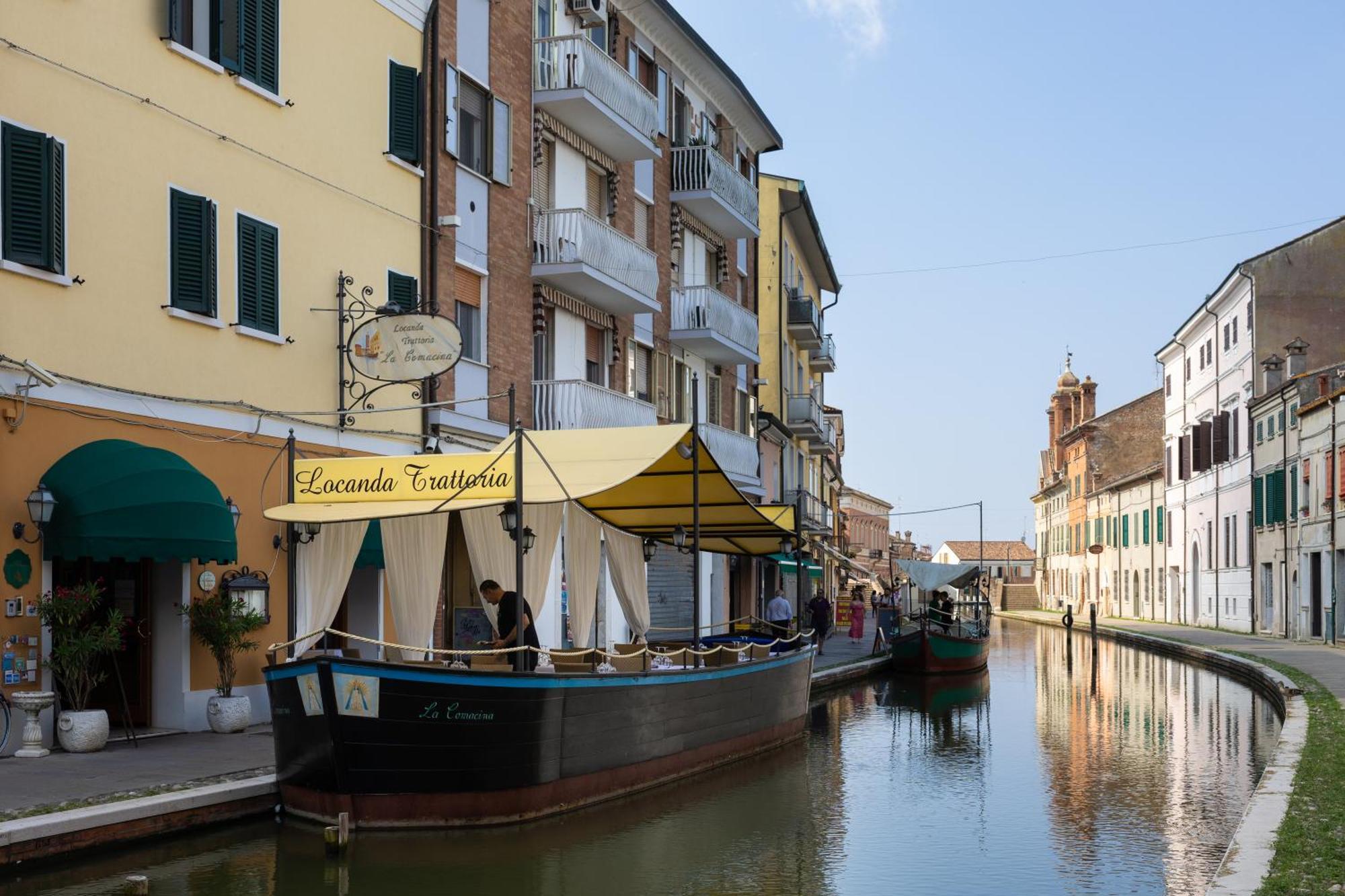 Locanda La Comacina Hotel Comacchio Exterior photo