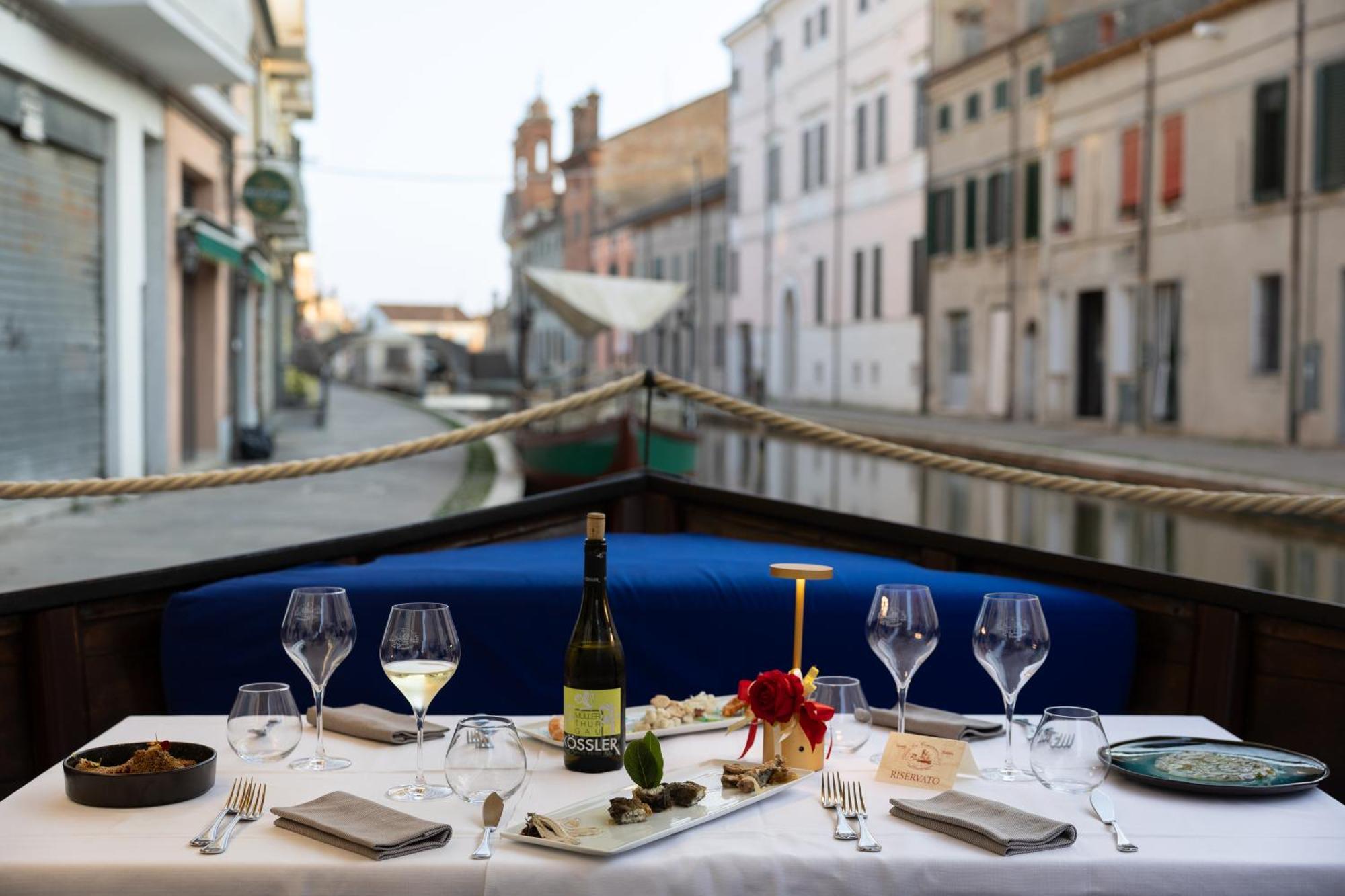 Locanda La Comacina Hotel Comacchio Exterior photo